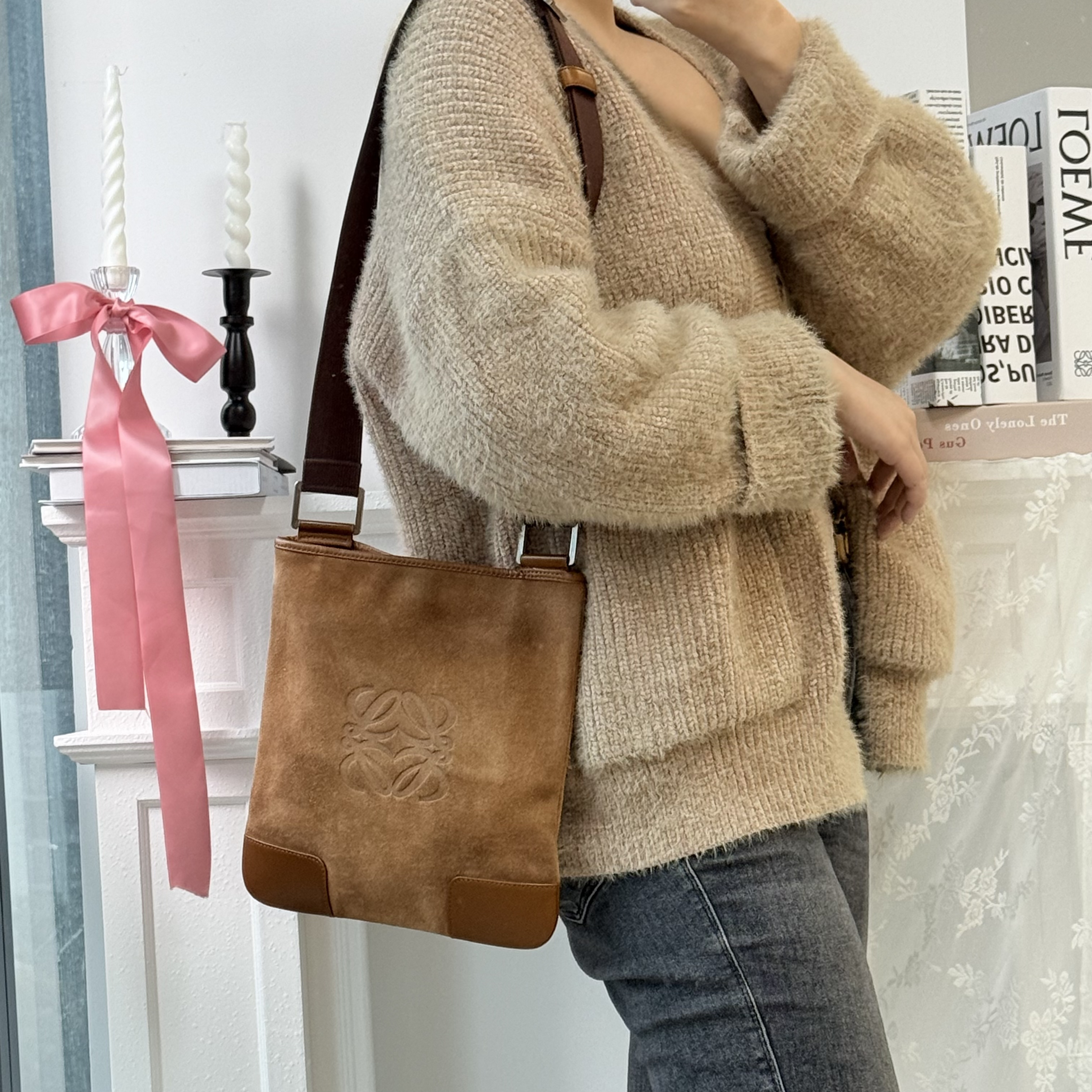 95新 LOEWE/罗意威 loewe罗意威姜黄色麂皮斜挎包