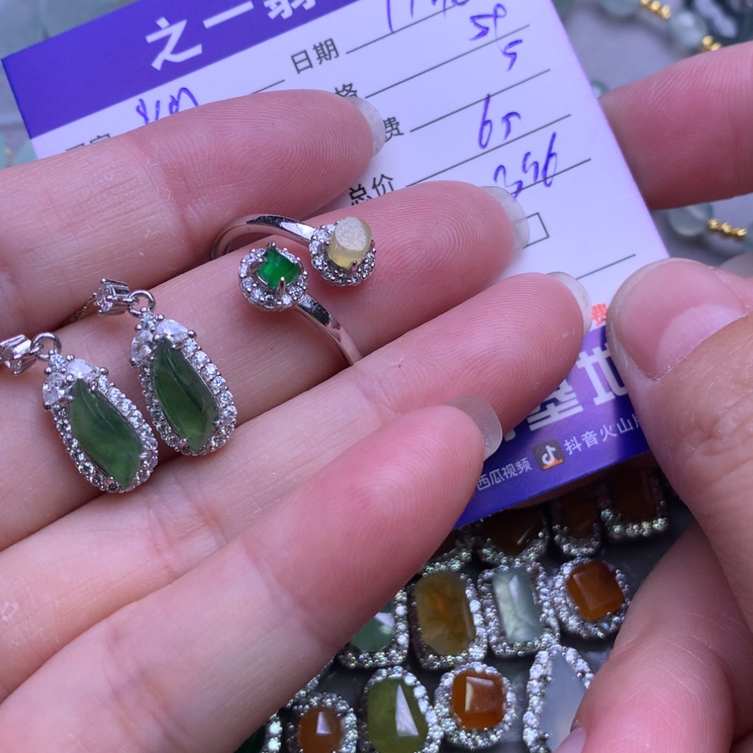 颈饰未镶嵌翡翠灿**生