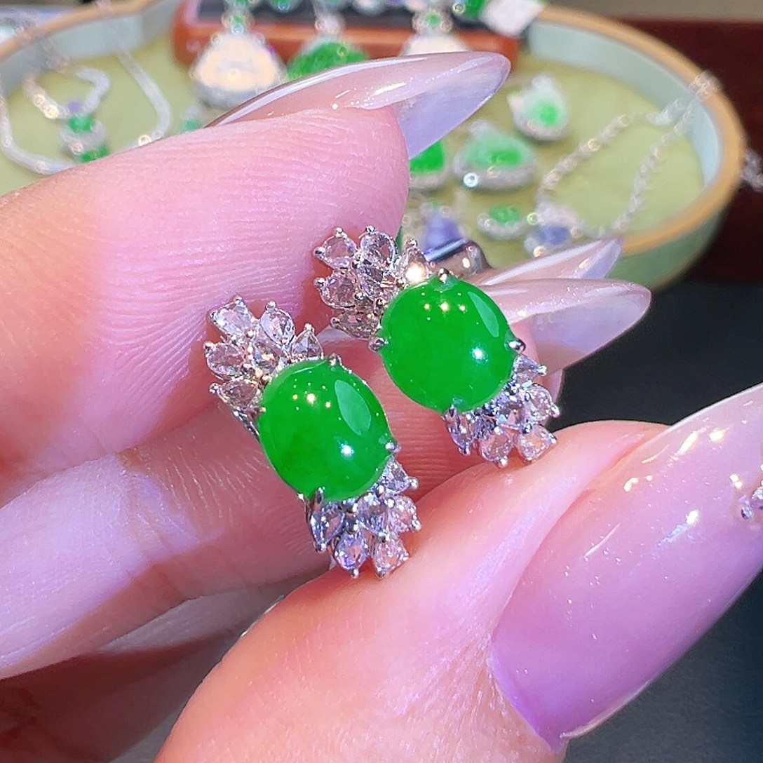 翡翠18K金镶嵌耳环翡翠