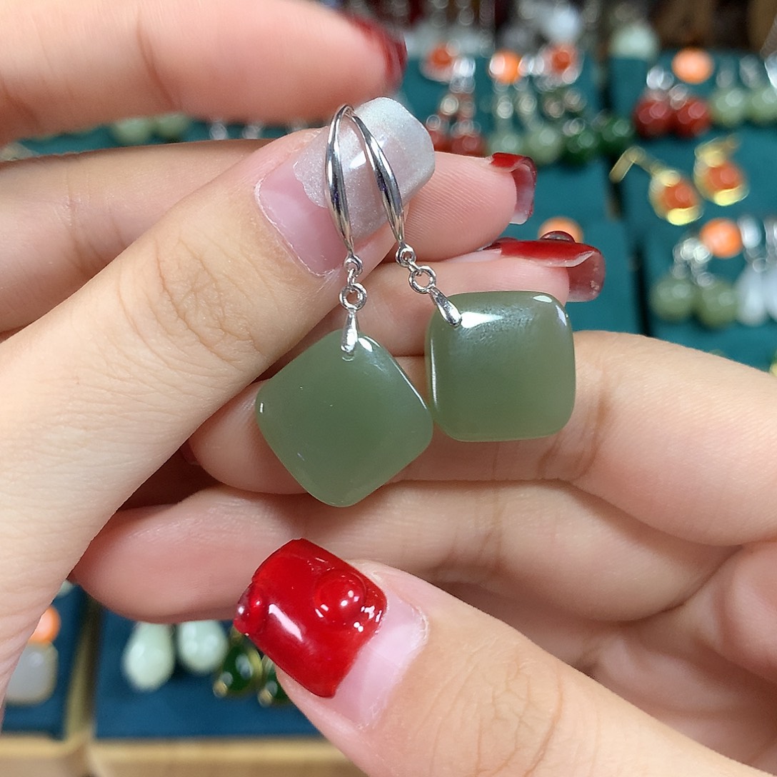 好***音和田玉银S925镶嵌耳饰卡15左右