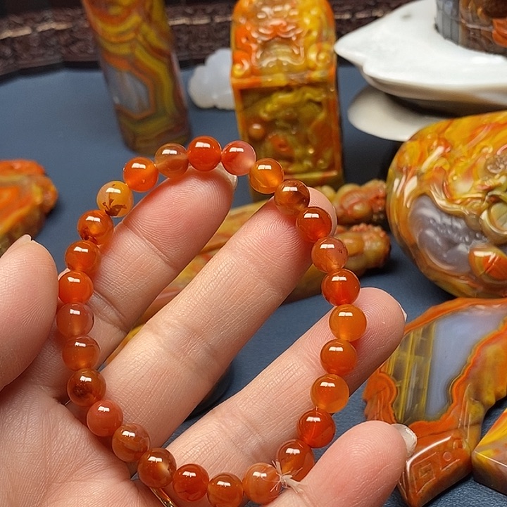 玛瑙/玉髓挂件未镶嵌辉**达