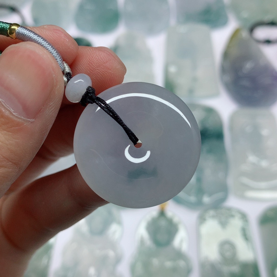 翡翠颈饰未镶嵌平安扣