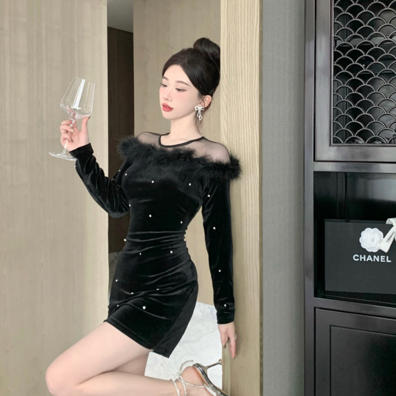 丝绒网纱拼接毛毛一字肩修身包臀钉钻高级感赫本气质连衣裙气质