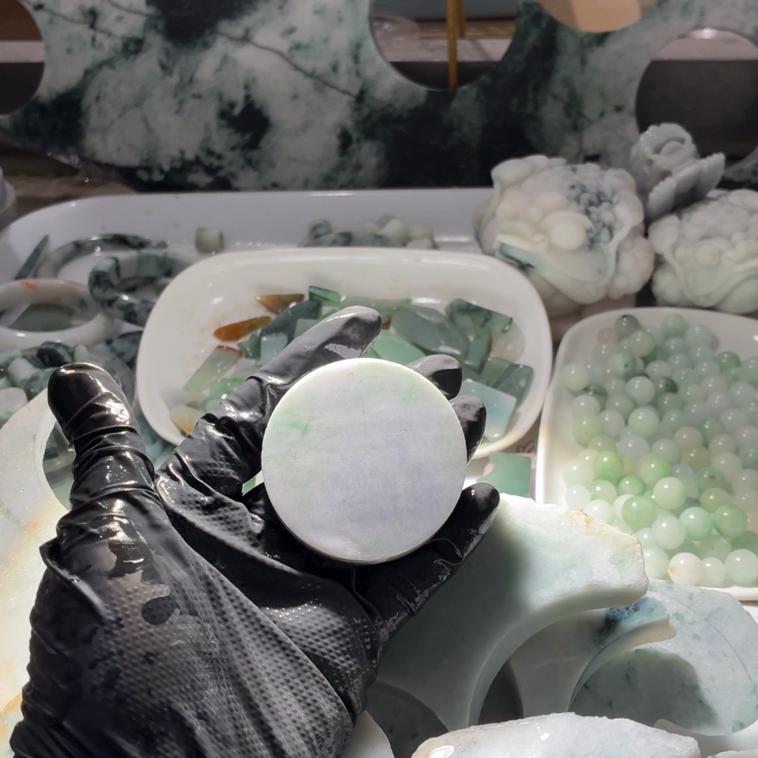 翡翠未镶嵌颈饰边角料