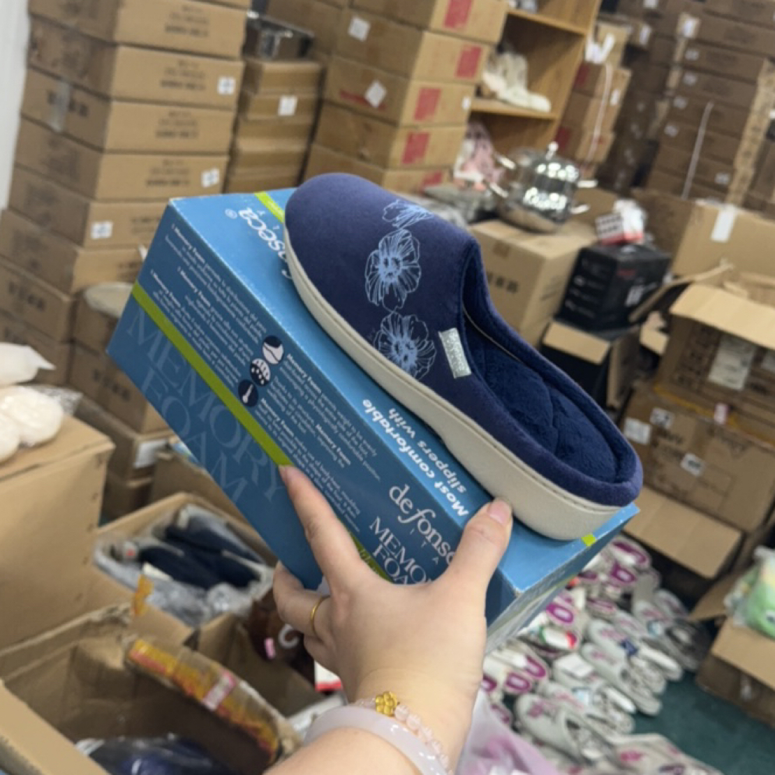 蓝色厚底香味意大利棉拖（有的带盒有的不带盒、介意勿拍）