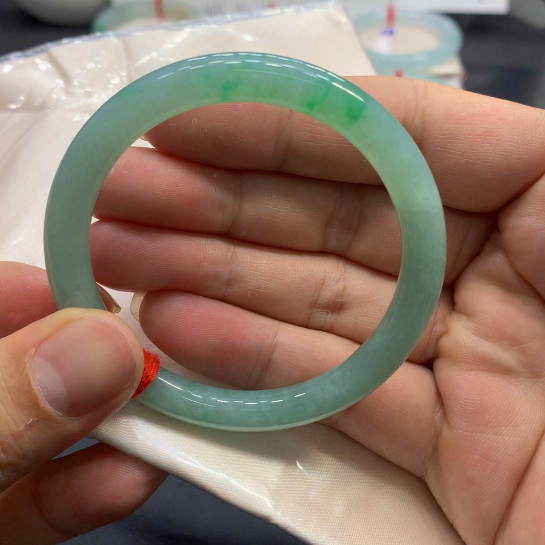 翡翠手镯（圆镯）未镶嵌