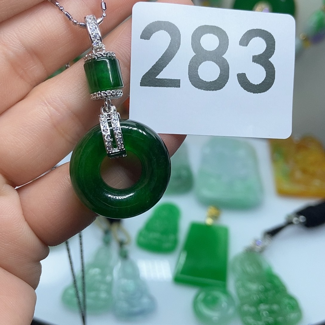 翡翠吊坠(赠链)未镶嵌