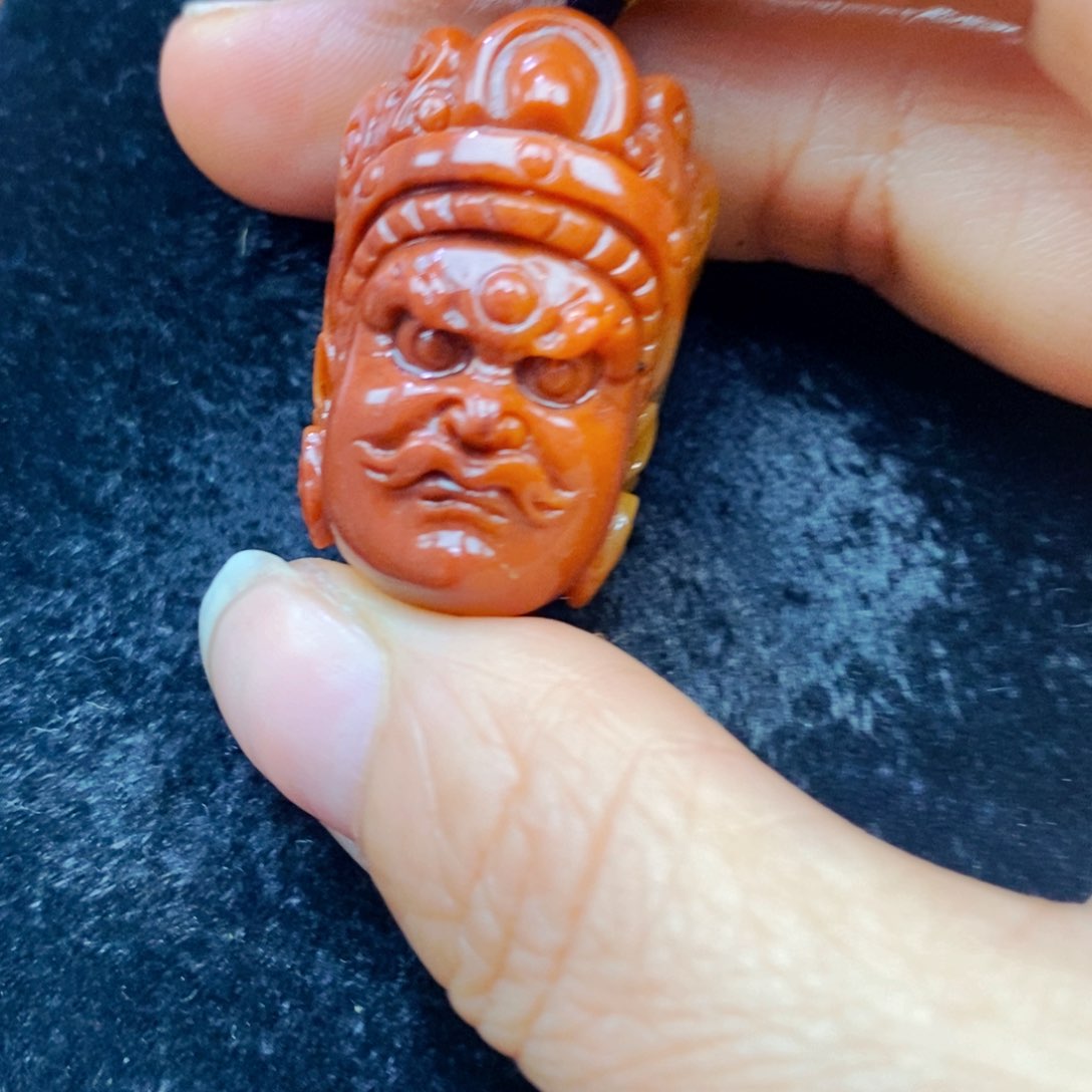 未镶嵌石英质玉（黄龙玉）颈饰