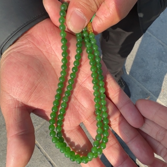 和田玉颈饰未镶嵌俄罗斯色标级正阳绿卡6的108