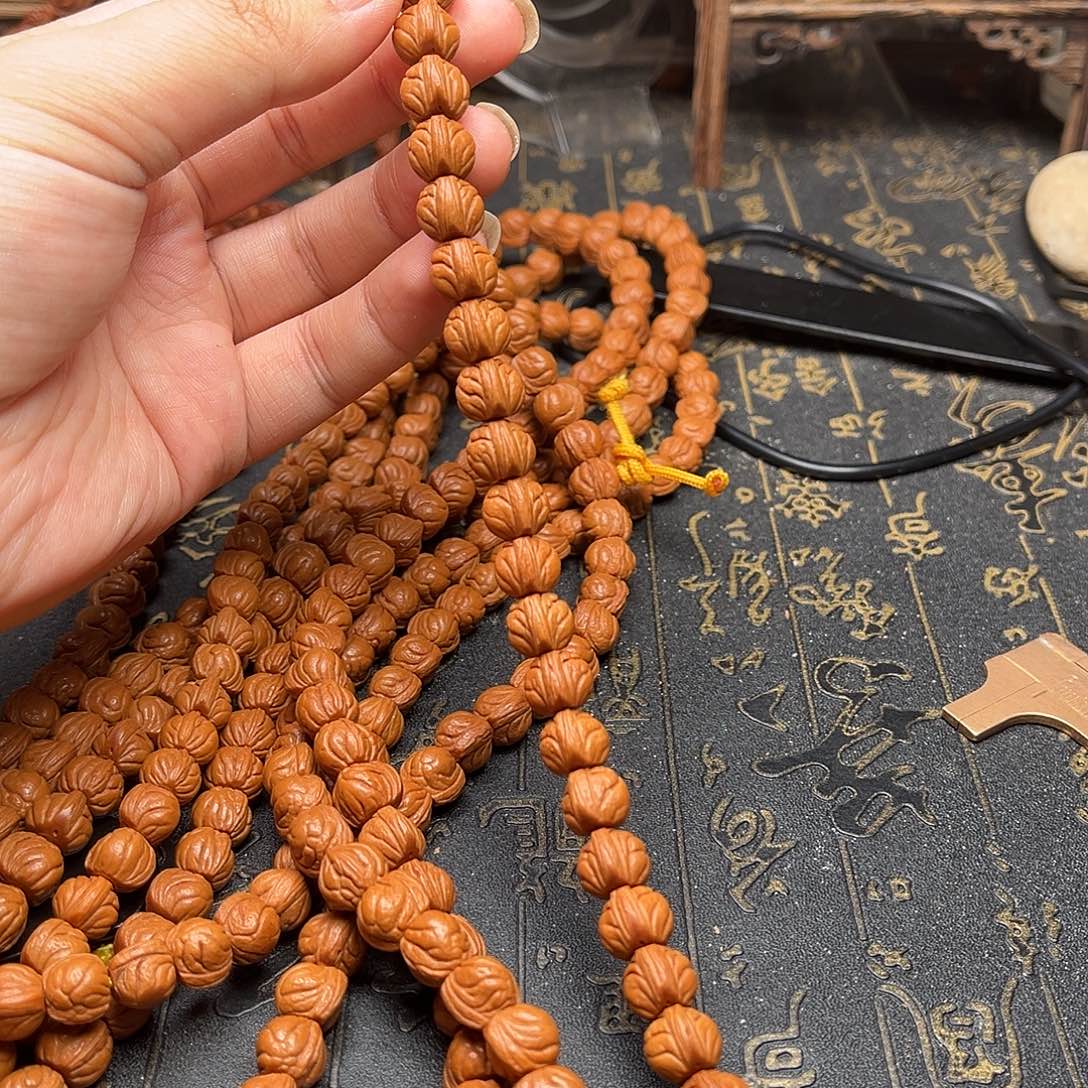 吊坠桃核玉龙薄挂