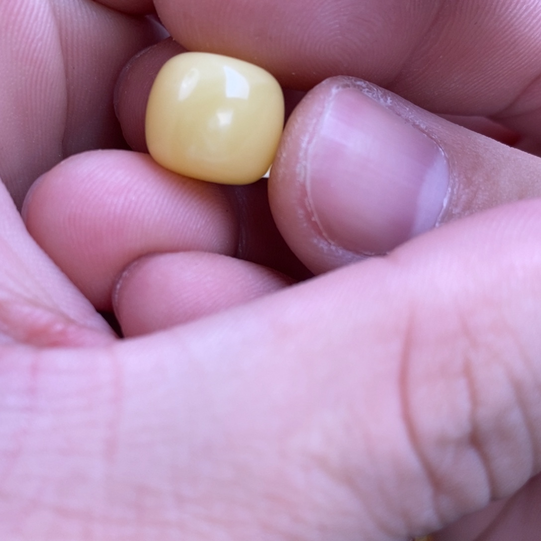 蜜蜡裸石未镶嵌知****。