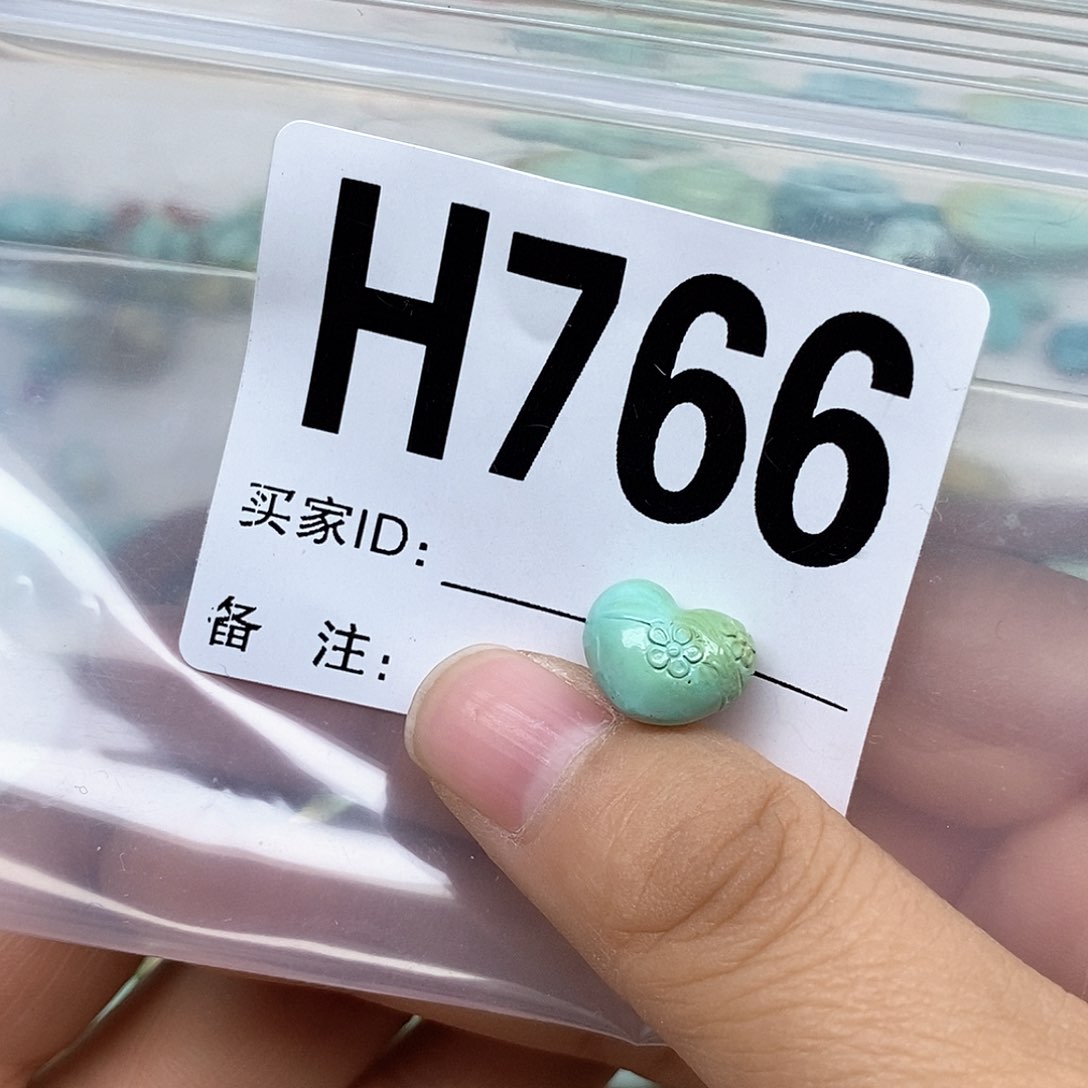 绿松石配饰未镶嵌一****?