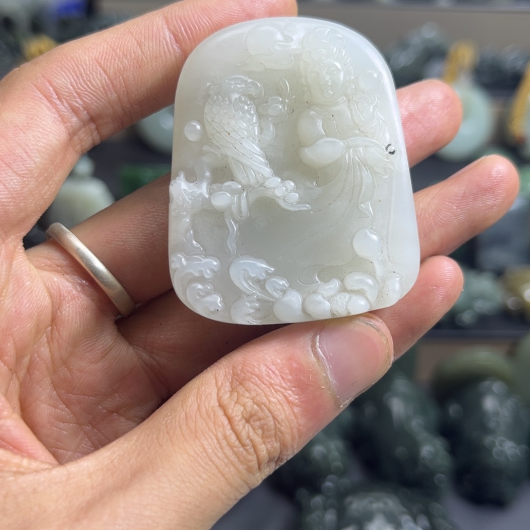 花***州和田玉未镶嵌颈饰