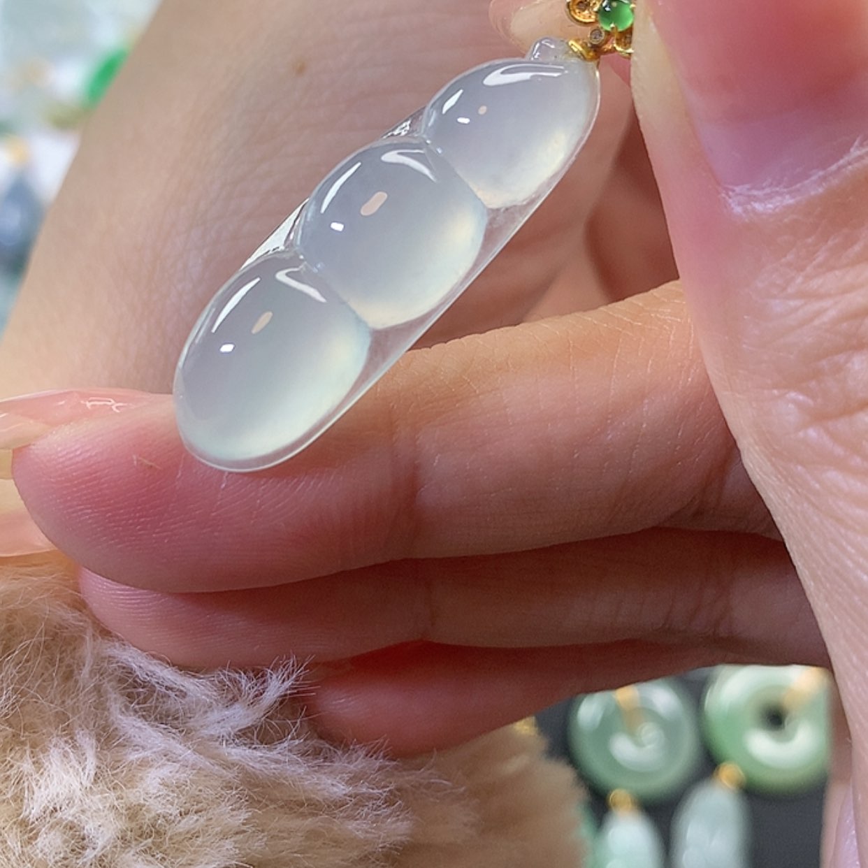 【闪购商品】翡翠吊坠(赠链)18K金镶嵌