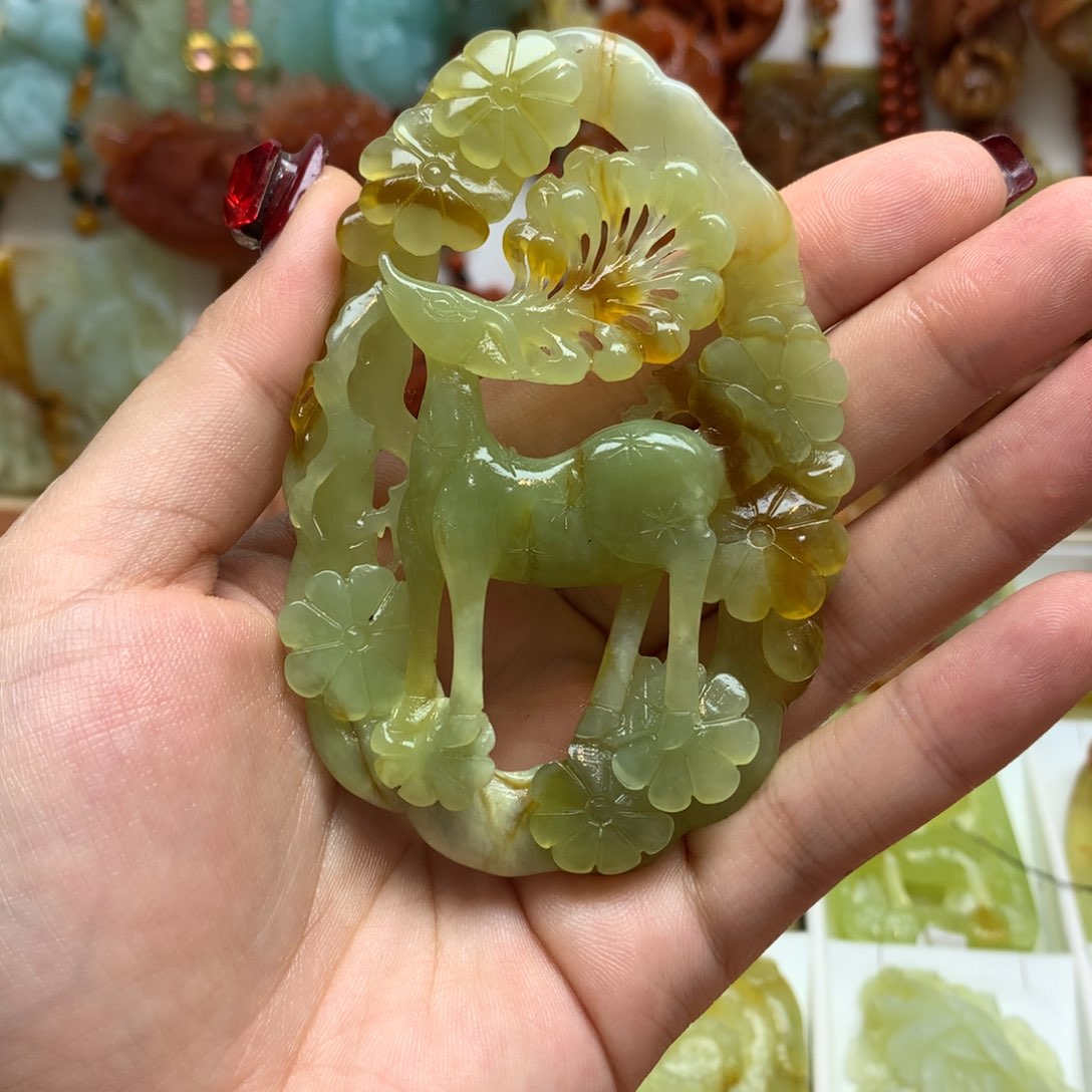 蛇纹石玉颈饰未镶嵌用****莉