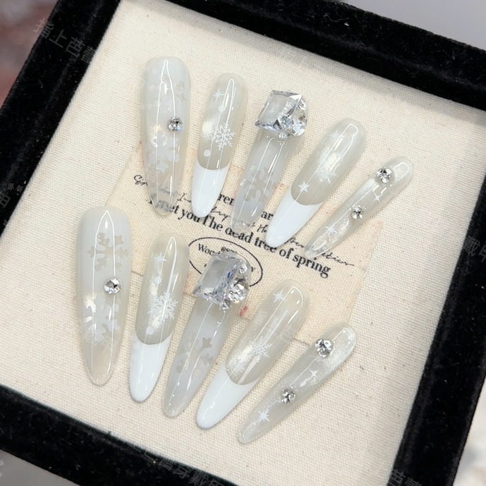 【冬日来信】圣诞冰透白爆闪锆石镂空雪花显白高级气质纯手工穿戴甲