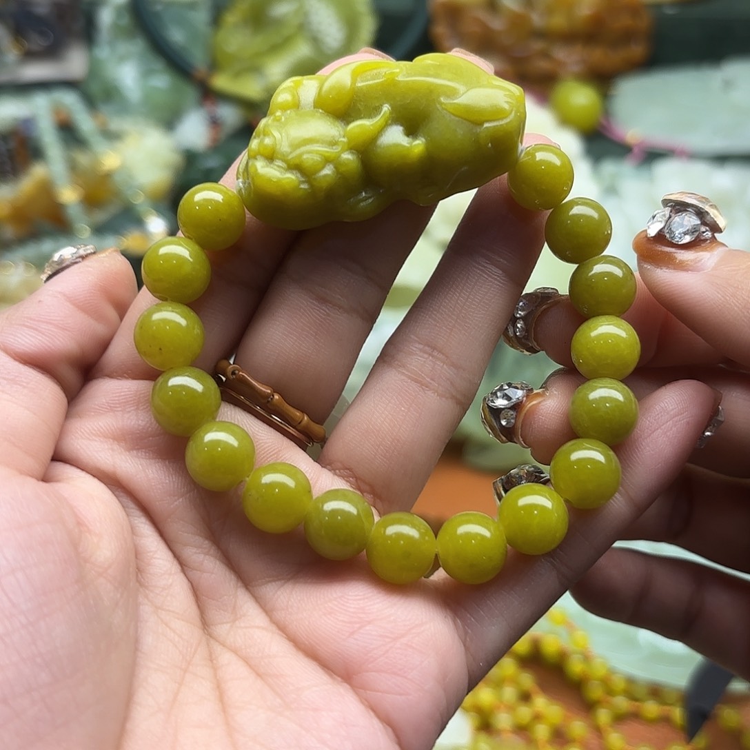 蛇纹石玉未镶嵌颈饰