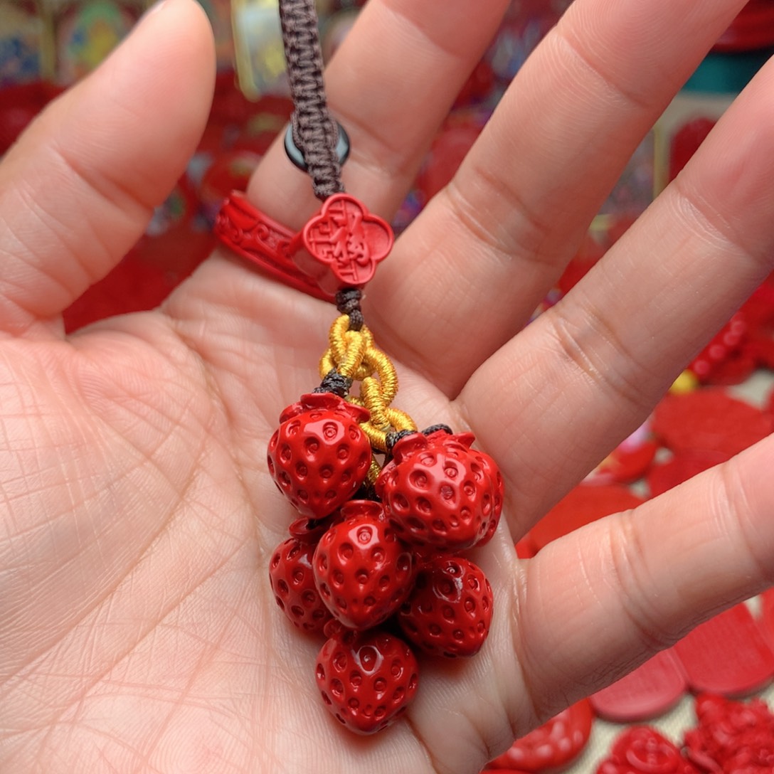 天然辰砂工艺品朱砂草莓钥匙扣