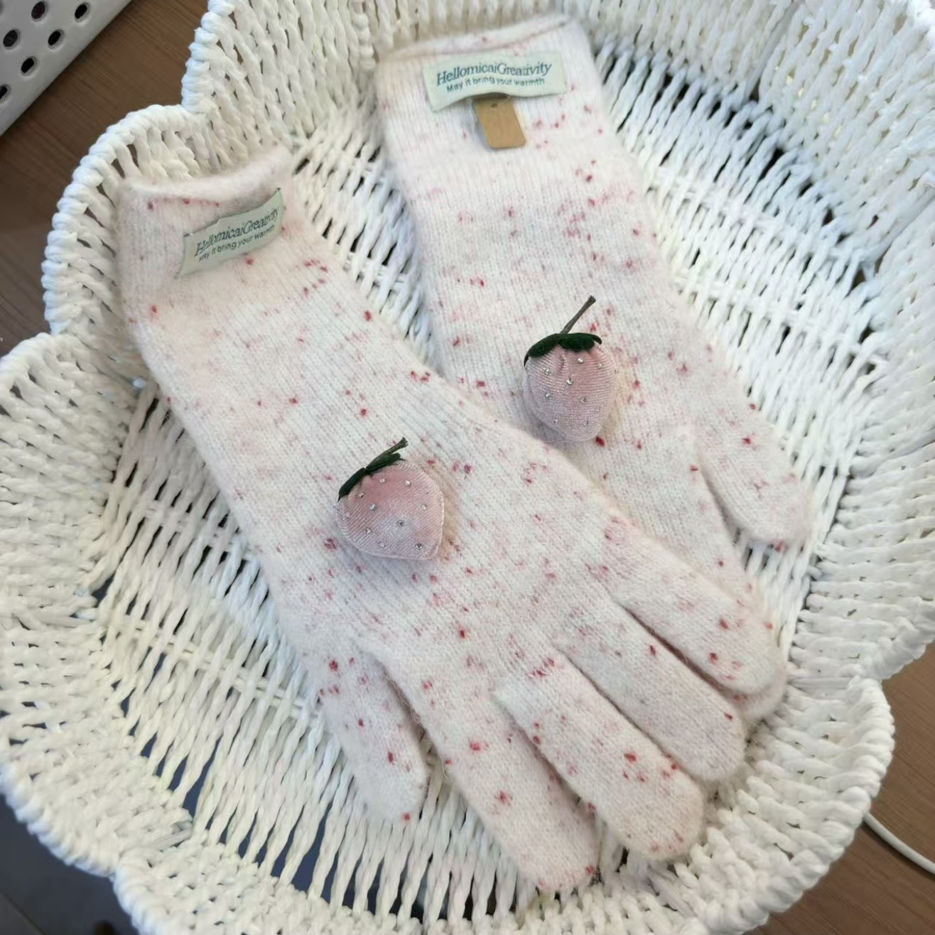 F675粉色草莓波点手套