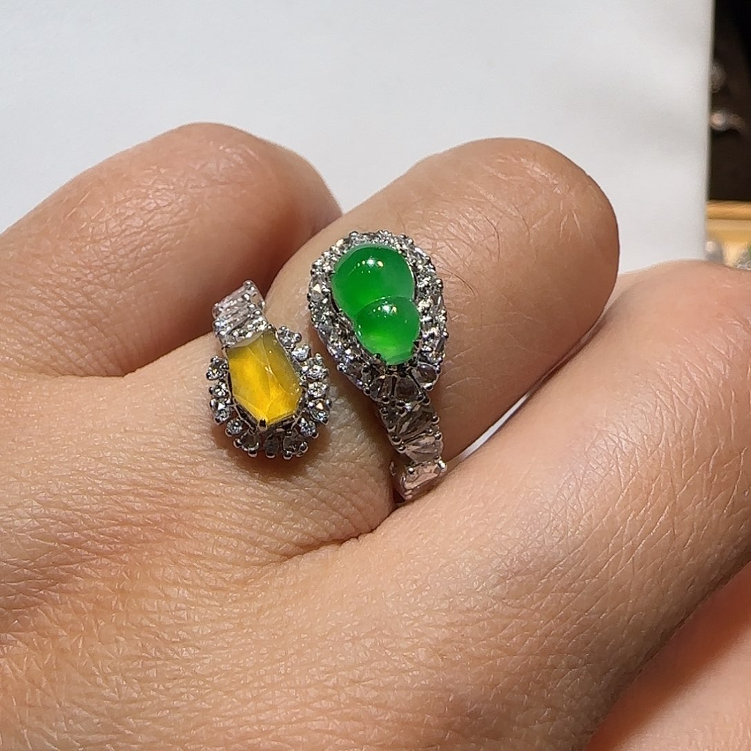 翡翠18K金镶嵌颈饰戒指