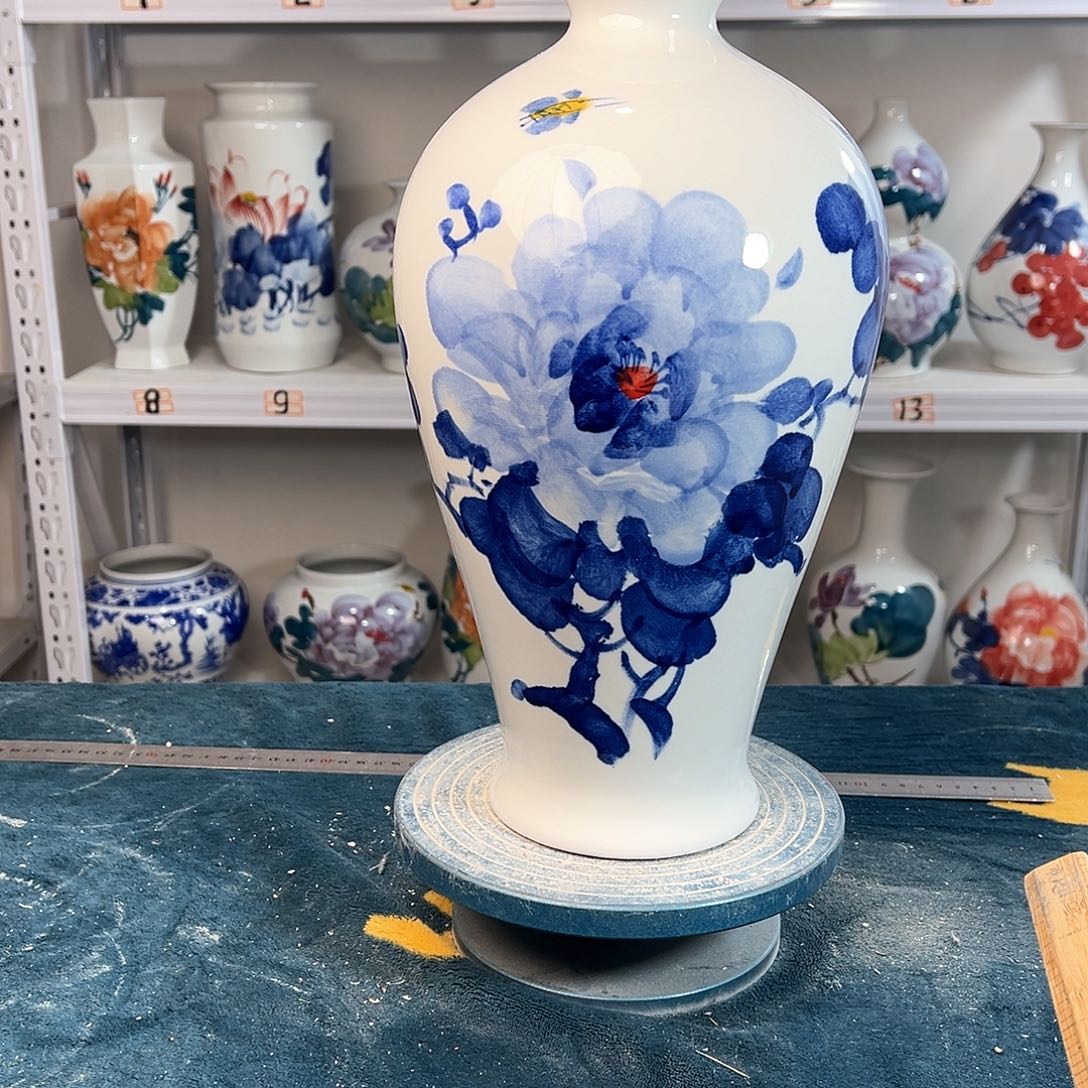 摆件景德镇陶瓷梅青牡