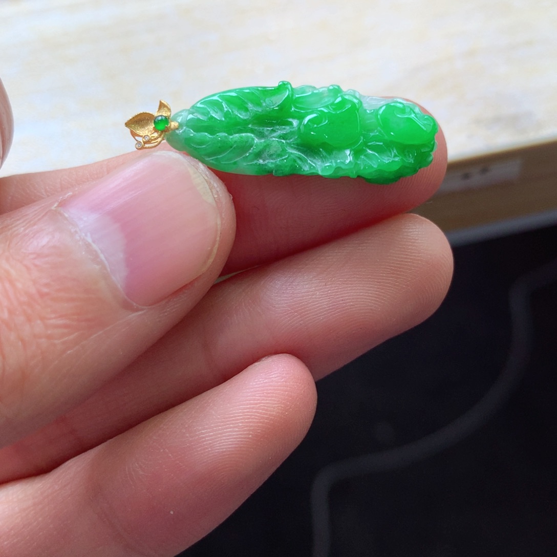 翡翠颈饰18K金镶嵌吊坠