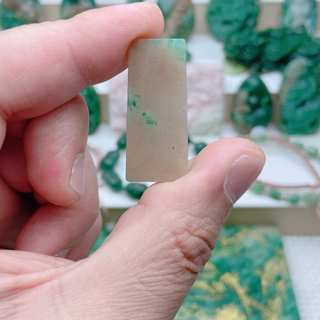 独山玉未镶嵌挂件