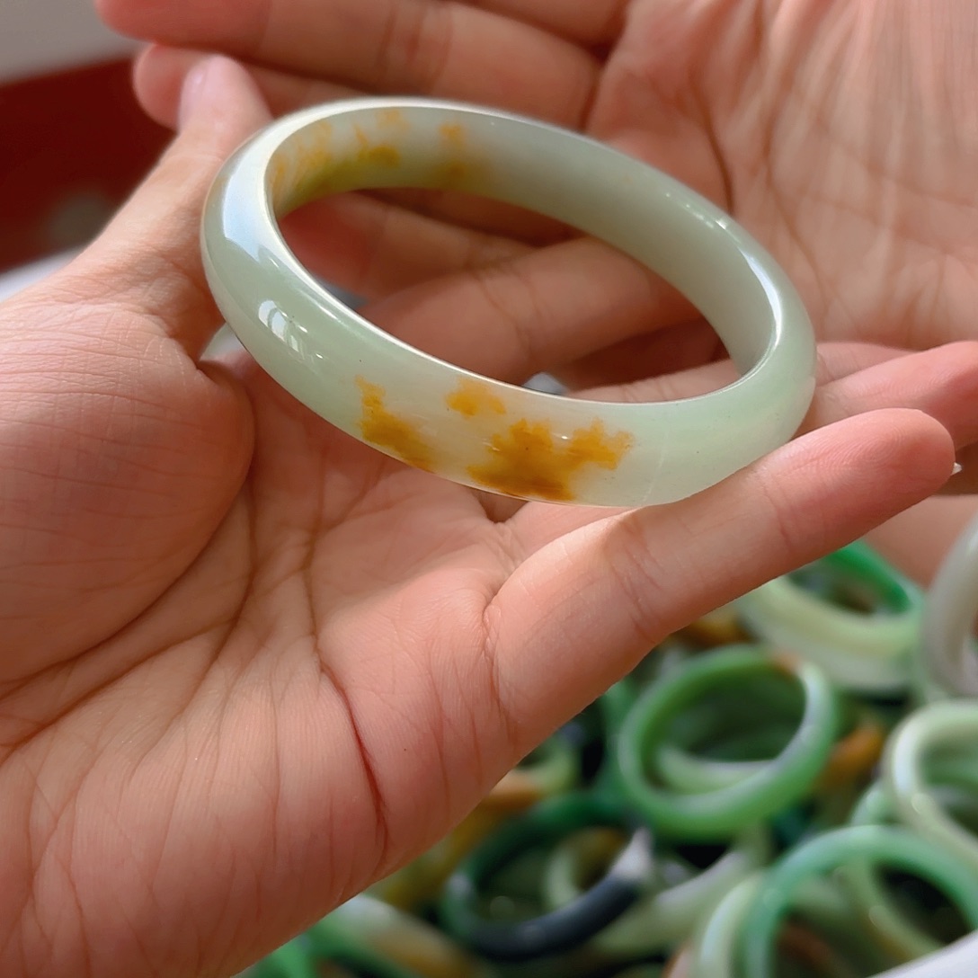 石英质玉手镯未镶嵌洒金62圈口 10号