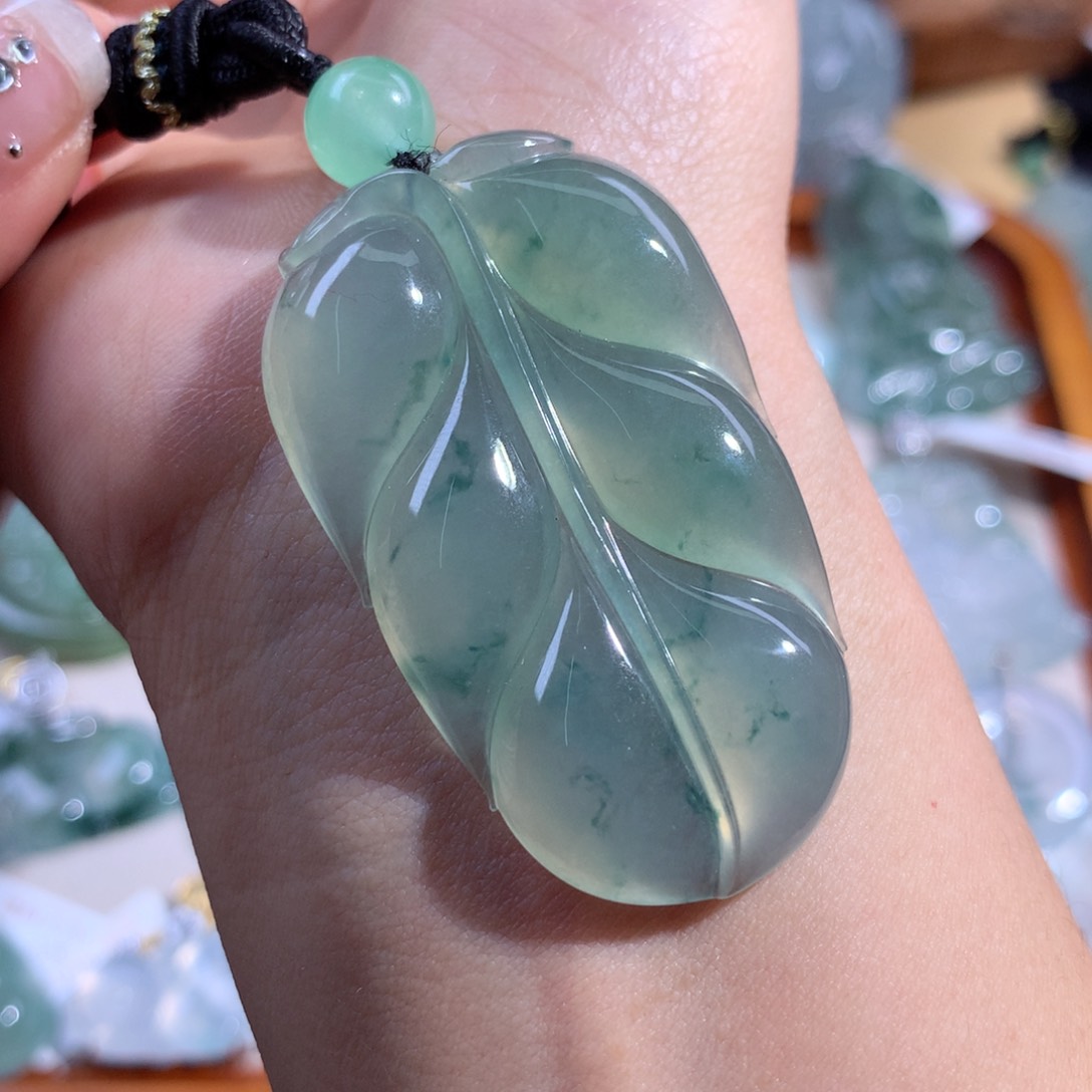 翡翠颈饰未镶嵌大叶子