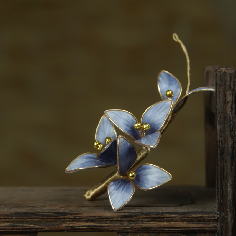 非金属锦纶胸针 非遗蚕丝绒花手工掐丝胸针灰色高级感日常百搭