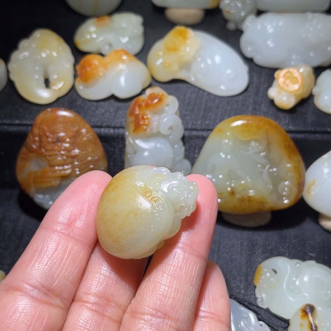 和田玉颈饰未镶嵌暴****鹿