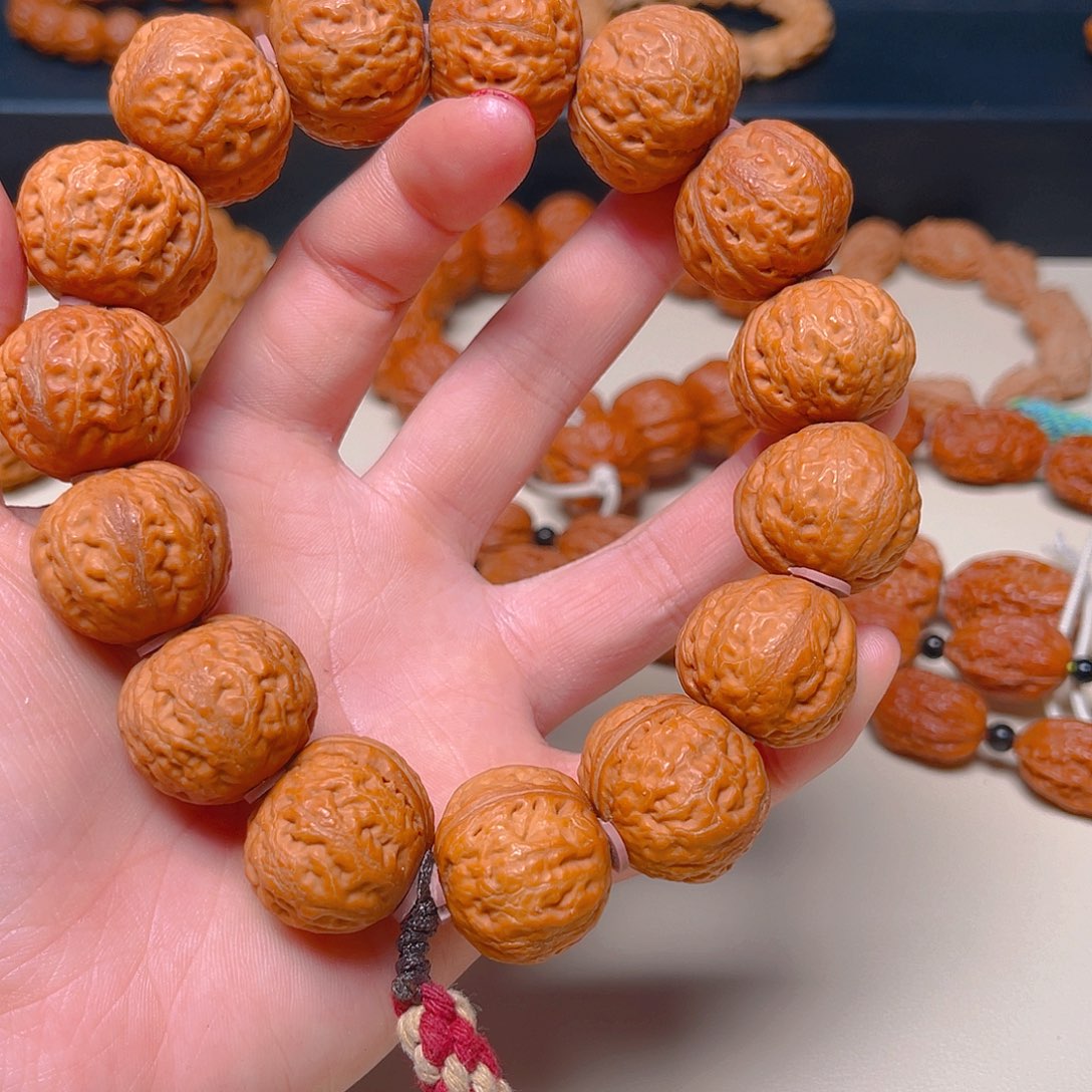 文玩核桃手串龙珠