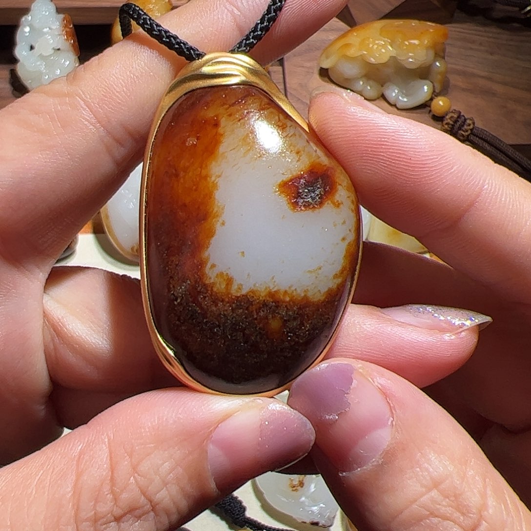 颈饰未镶嵌和田玉风***。