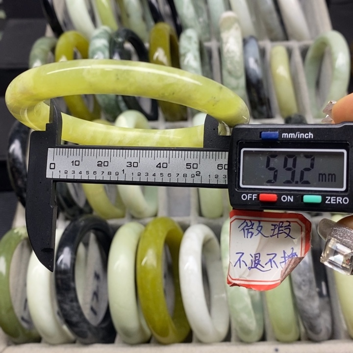 蛇纹石玉手镯135未镶嵌