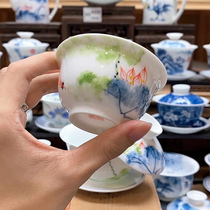 手绘五彩荷花压手杯85cc釉下彩微瑕福利款