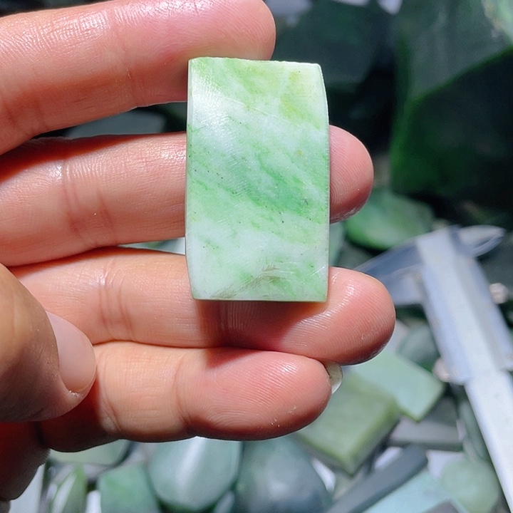 和田玉（碧玉）未镶嵌珠宝奇石