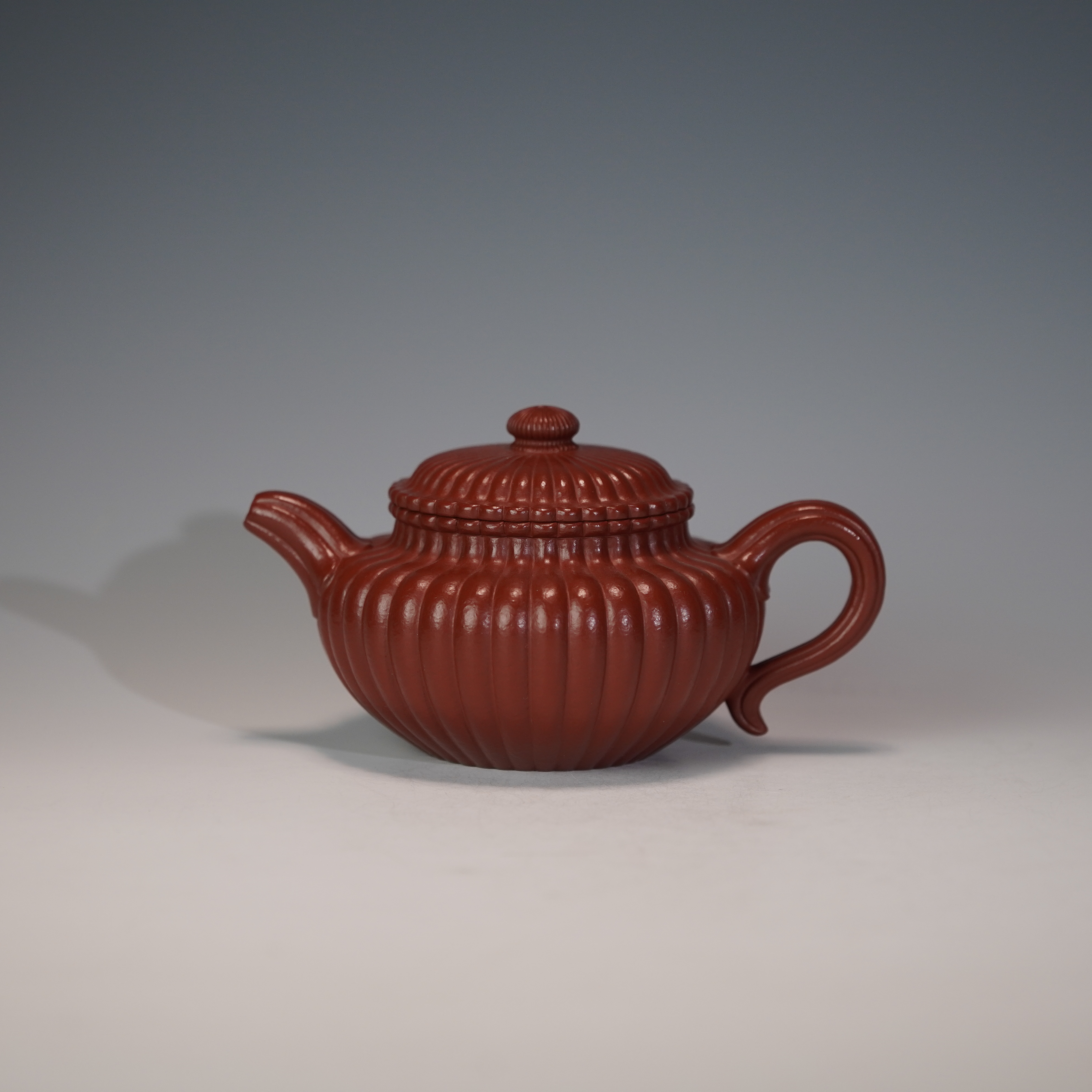 lot.21758 雷罡 朱泥筋纹仿古壶 230cc