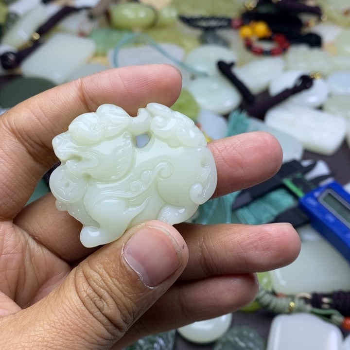 和田玉未镶嵌颈饰