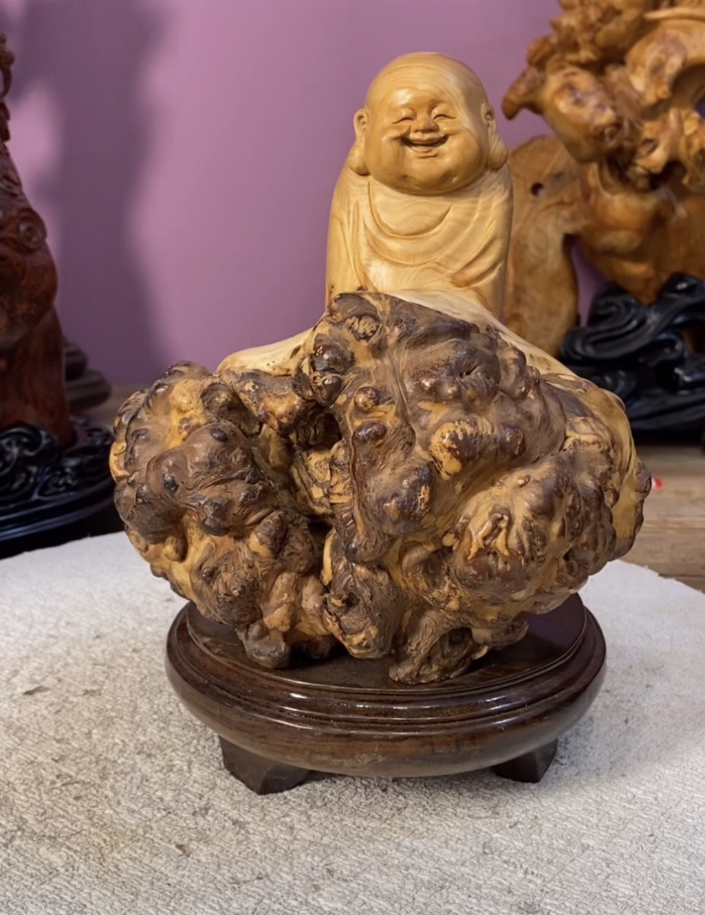 崖柏弥勒灵芝纹坨坨摆件