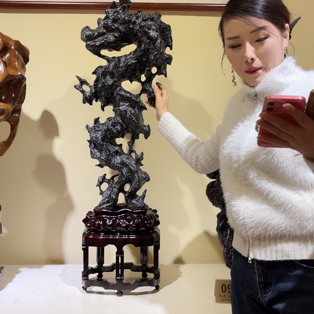 毕***内灵璧石摆件，高，1.13。 宽，35
