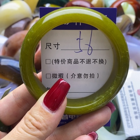 蛇纹石玉手镯未镶嵌