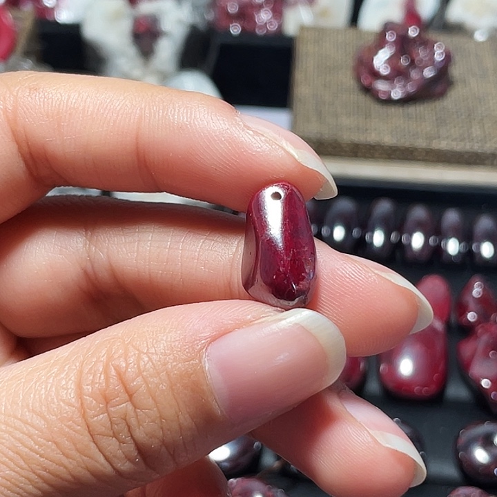 天然辰砂原矿随形吊坠5.5克