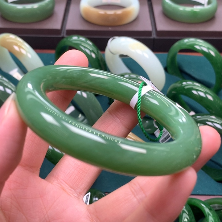 未镶嵌手镯和田玉（碧玉）