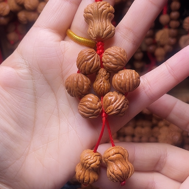 木质类龙纹桃枭挂件