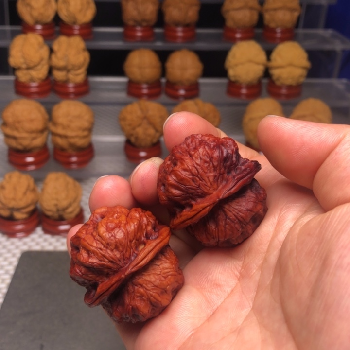 文玩核桃把件25龙鳞舍利