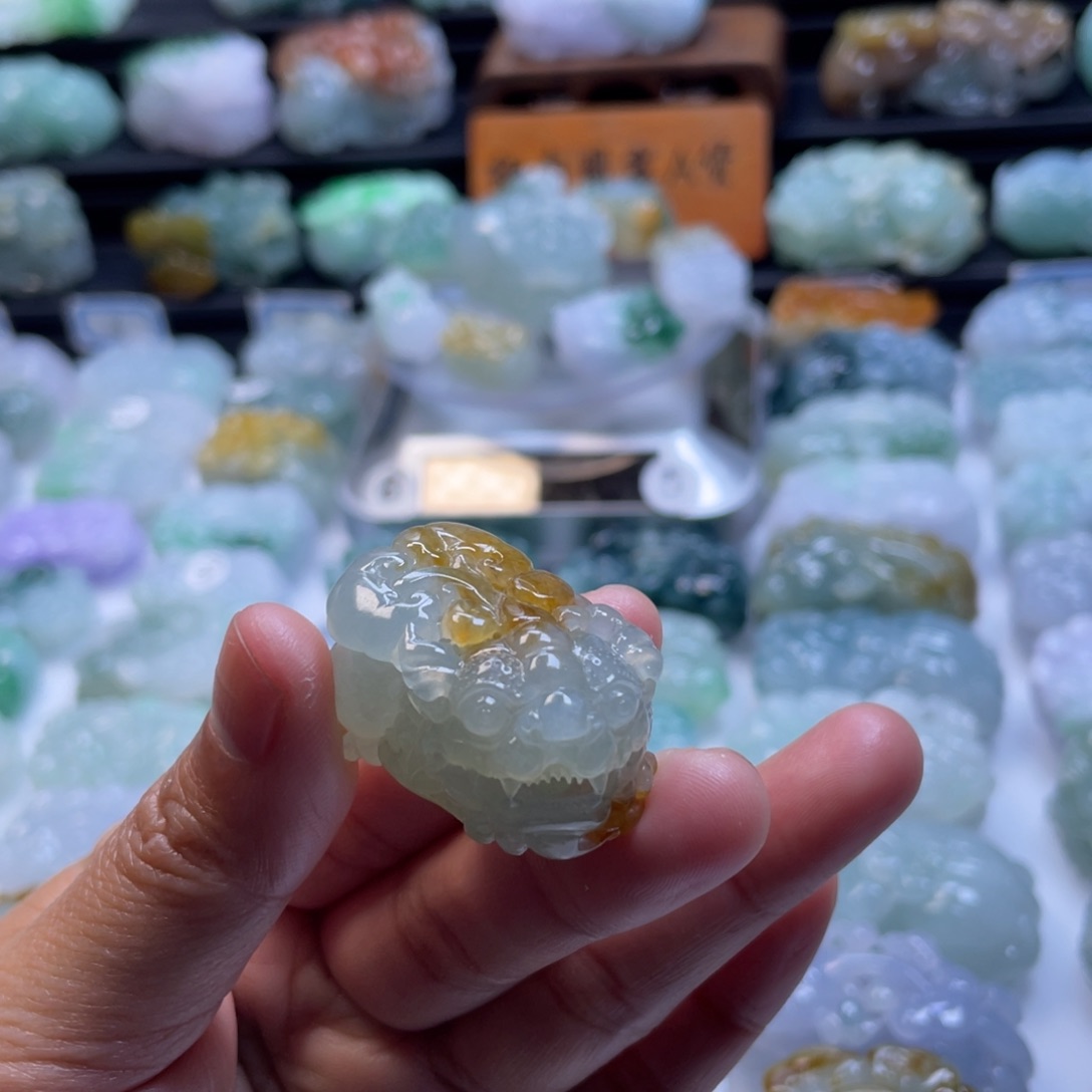 翡翠颈饰未镶嵌貔貅