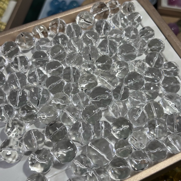 放漏价动感白水晶菠萝珠一颗微瑕