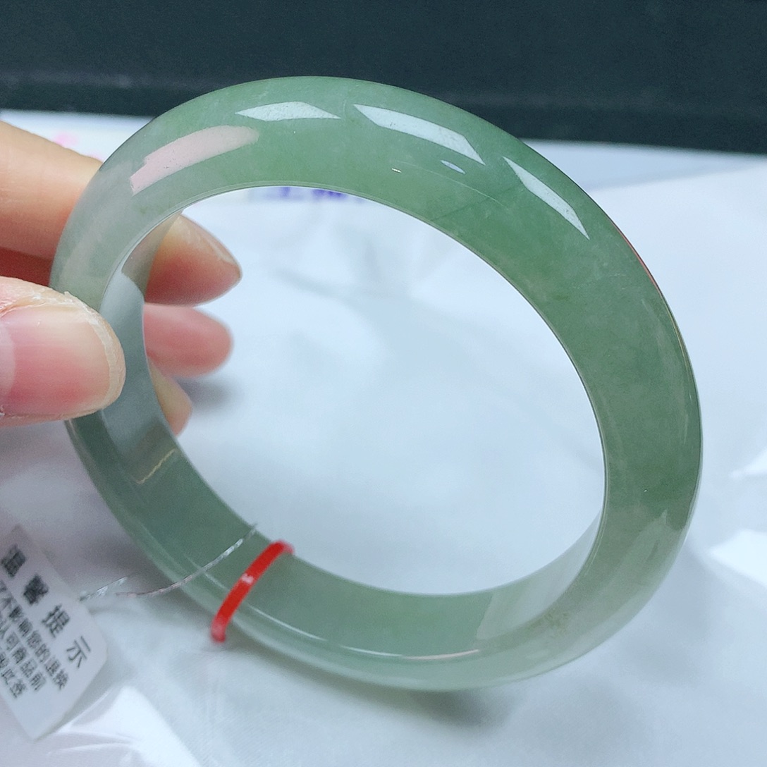 翡翠手镯未镶嵌59+圈