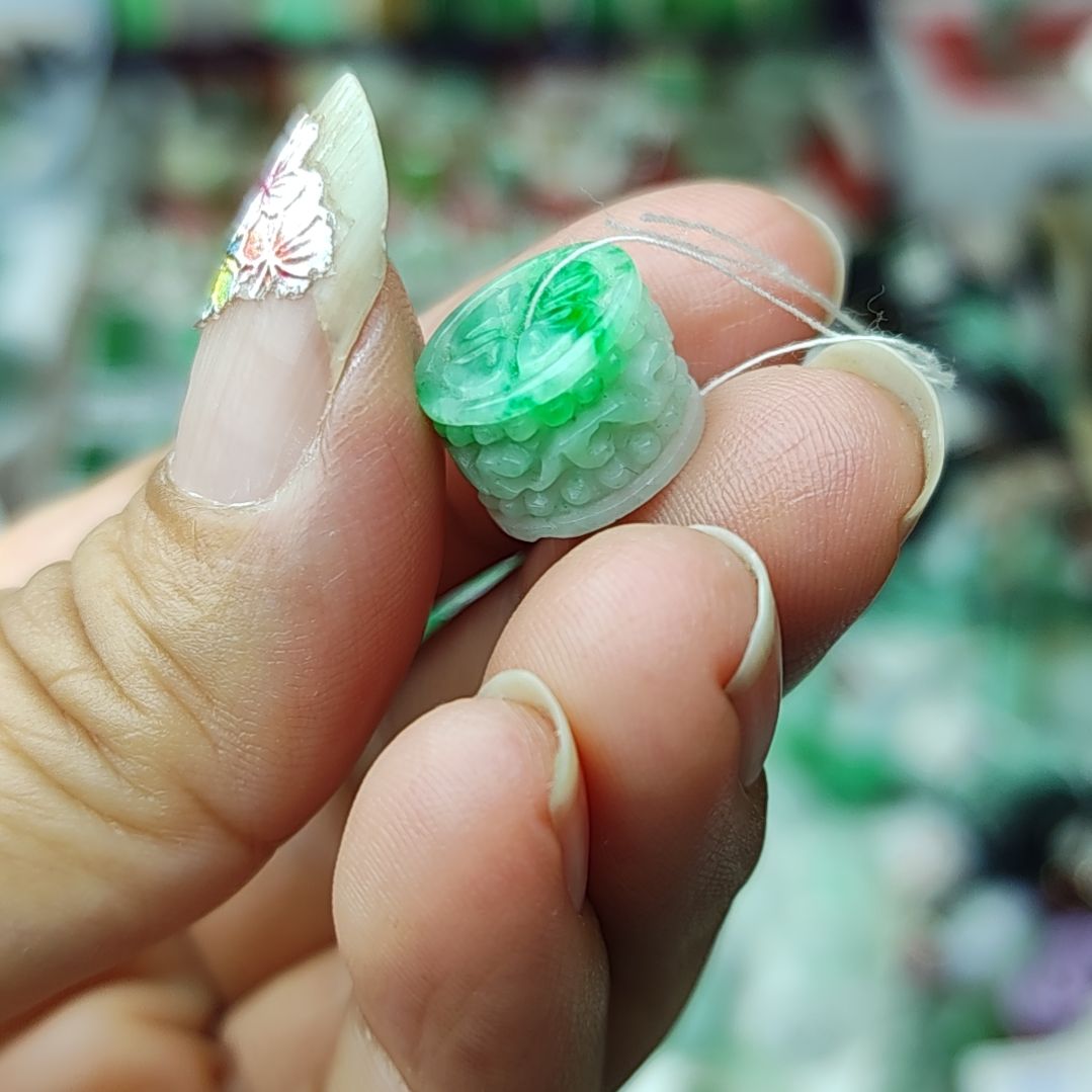 翡翠未镶嵌颈饰19   