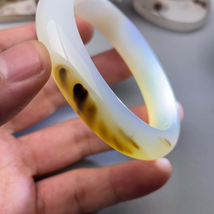 玛瑙/玉髓颈饰未镶嵌跟**疯